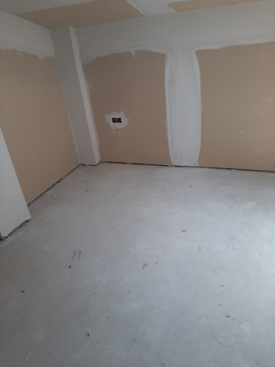 Spatiu comercial si trei apartamente. Super OCAZIE ptr. cunoscatori. 