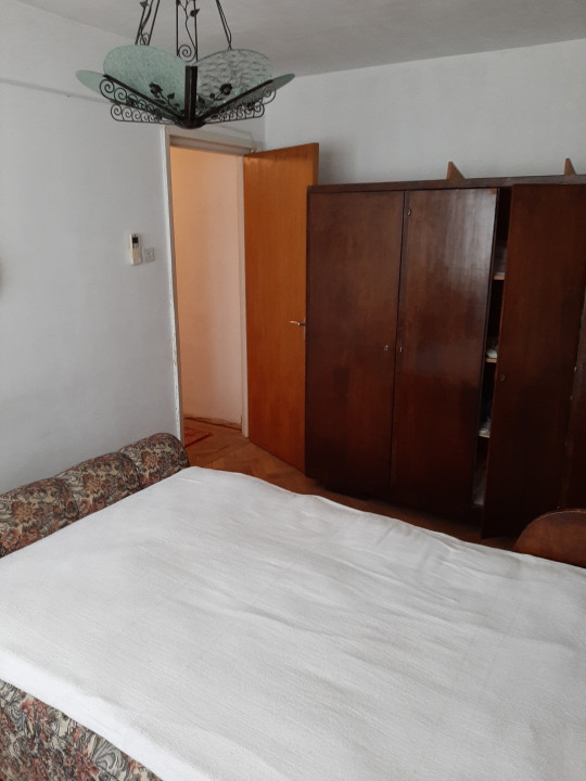 Trei camere, Militari, zona Apusului, sc. nr 160 ( Sfanta Treime )