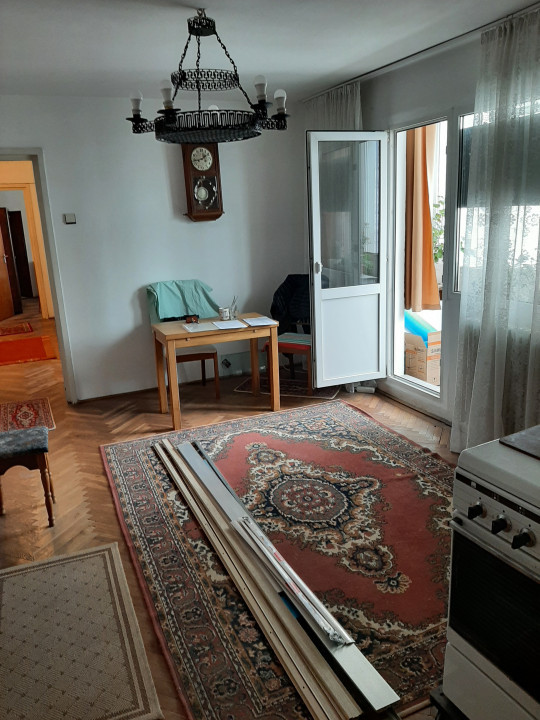 Trei camere, Militari, zona Apusului, sc. nr 160 ( Sfanta Treime )