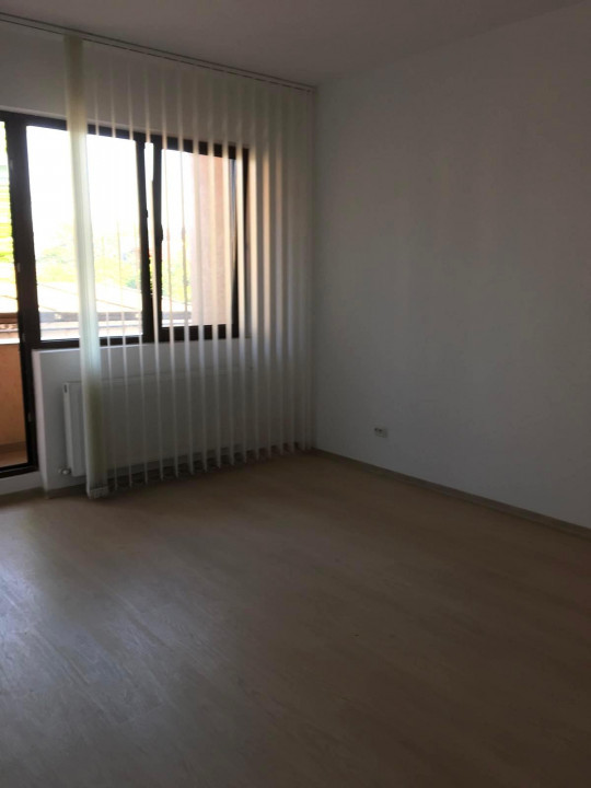 Apartament doua camere(pentru locuinta sau birou )Zona Apusului-Pacii