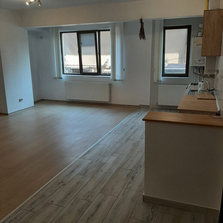 Apartament doua camere(pentru locuinta sau birou )Zona Apusului-Pacii