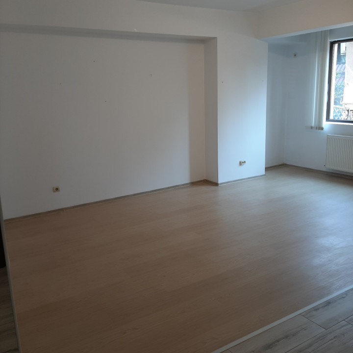 Apartament doua camere(pentru locuinta sau birou )Zona Apusului-Pacii