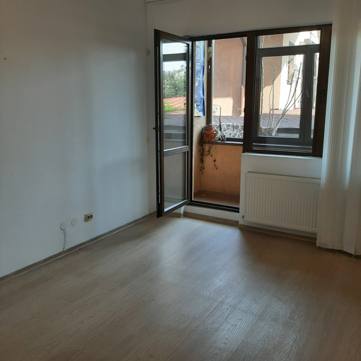 Apartament doua camere(pentru locuinta sau birou )Zona Apusului-Pacii