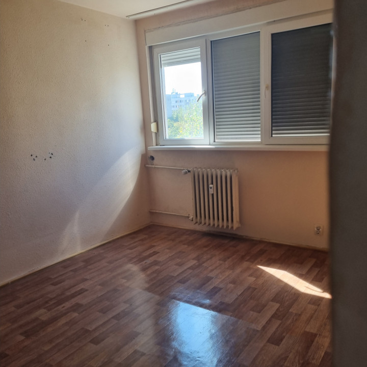 Vanzare apartament 3 camere - Drumul Taberei, Valea Calugareasca