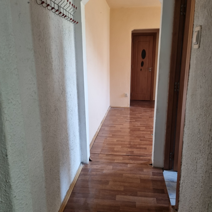 Vanzare apartament 3 camere - Drumul Taberei, Valea Calugareasca