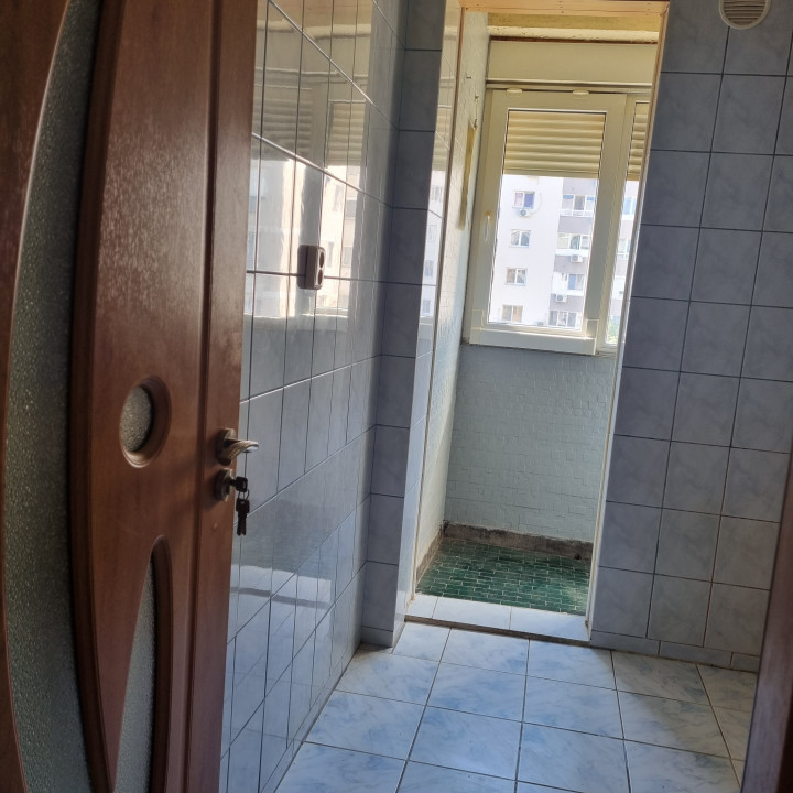 Vanzare apartament 3 camere - Drumul Taberei, Valea Calugareasca