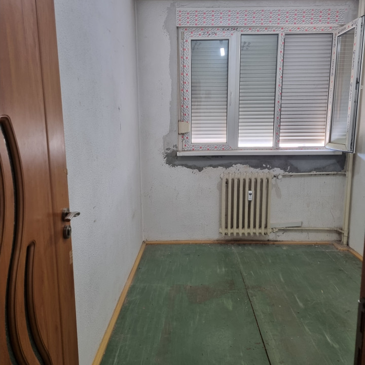 Vanzare apartament 3 camere - Drumul Taberei, Valea Calugareasca