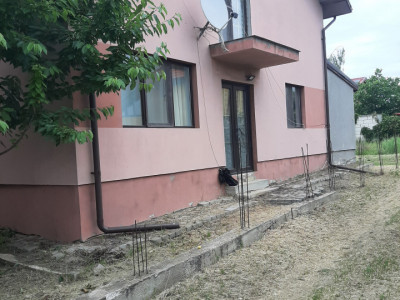 Casa in Domnesti, Ciutaci, aproape de parc -loc joaca copii.