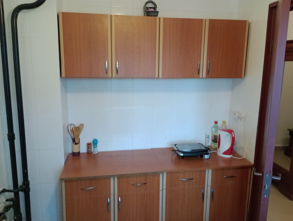 Apartament trei camere, Drumul Taberei, zona Raul Doamnei