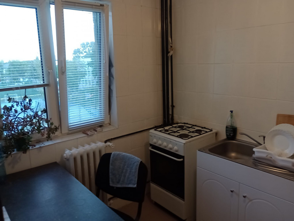 Apartament trei camere, Drumul Taberei, zona Raul Doamnei