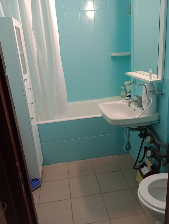 Apartament trei camere, Drumul Taberei, zona Raul Doamnei