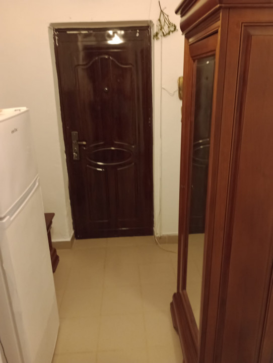 Apartament trei camere, Drumul Taberei, zona Raul Doamnei