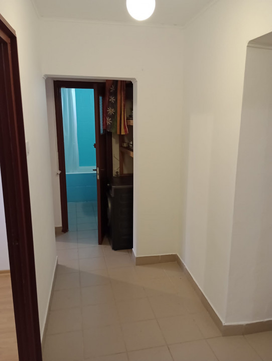 Apartament trei camere, Drumul Taberei, zona Raul Doamnei