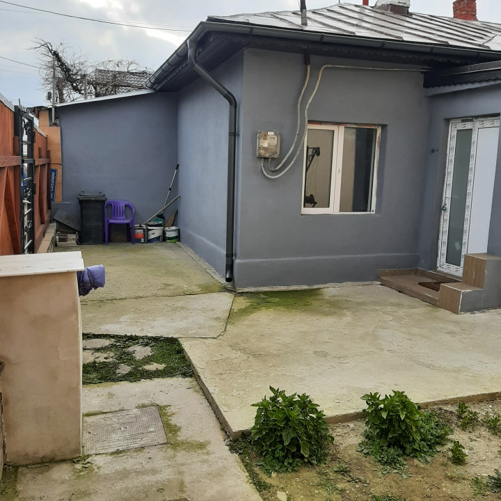 Casa modesta, renovata, zona Antiaeriana-Alexandriei, singur in curte