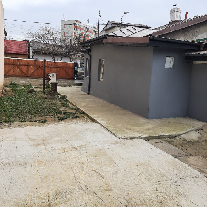 Casa modesta, renovata, zona Antiaeriana-Alexandriei, singur in curte