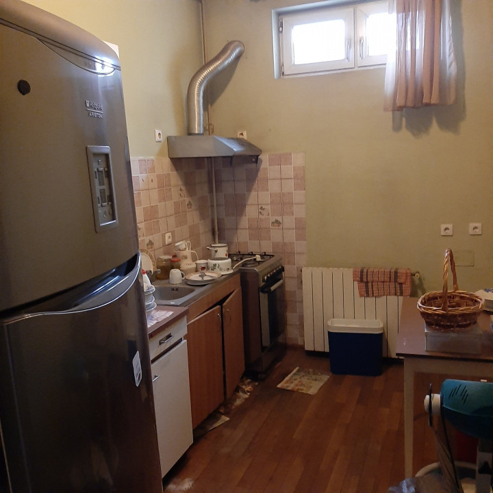 Vila compusa din garsoniera si apt. de 3 camere, Dr. Taberei, zona Moinesti