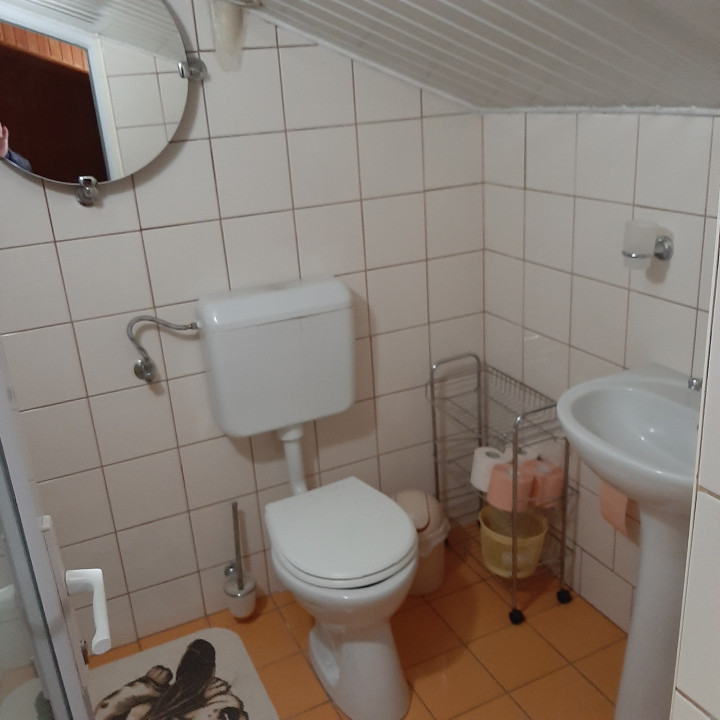 Vila compusa din garsoniera si apt. de 3 camere, Dr. Taberei, zona Moinesti