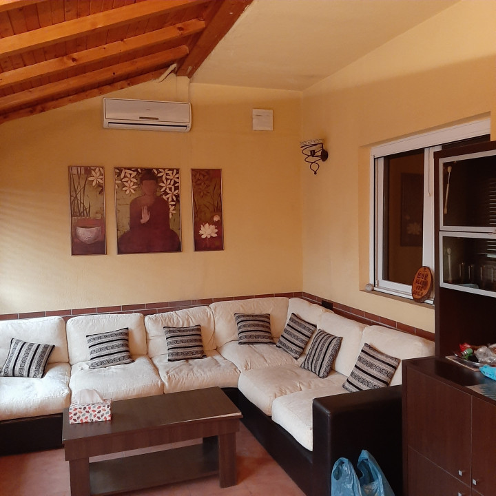 Vila compusa din ap 3 camere si garsoniera, cartierul Dr. Taberei, zona Moinesti