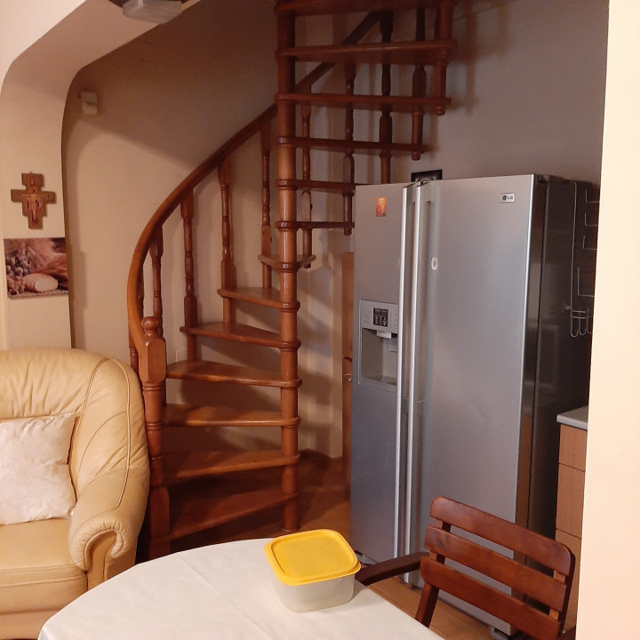 Vila compusa din ap 3 camere si garsoniera, cartierul Dr. Taberei, zona Moinesti
