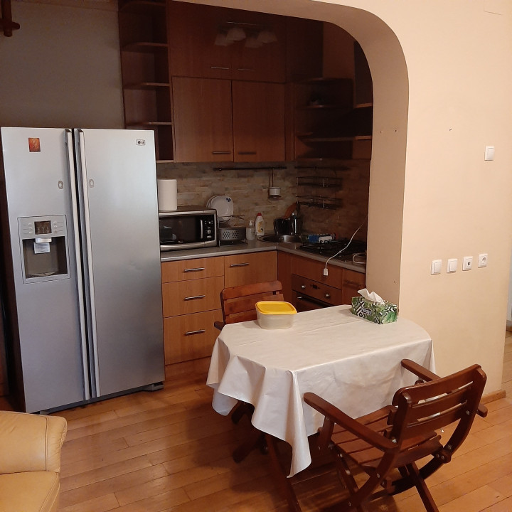Vila compusa din ap 3 camere si garsoniera, cartierul Dr. Taberei, zona Moinesti