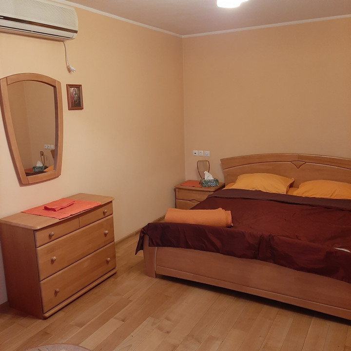 Vila compusa din ap 3 camere si garsoniera, cartierul Dr. Taberei, zona Moinesti