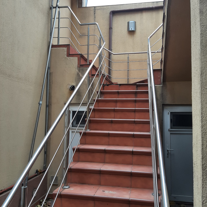 Vila compusa din ap 3 camere si garsoniera, cartierul Dr. Taberei, zona Moinesti