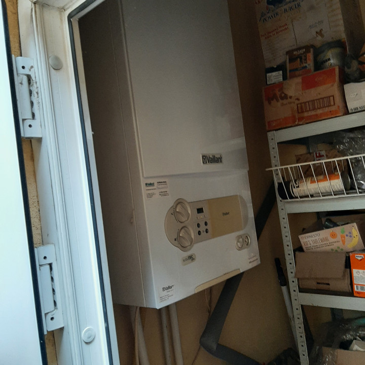 Vila compusa din ap 3 camere si garsoniera, cartierul Dr. Taberei, zona Moinesti