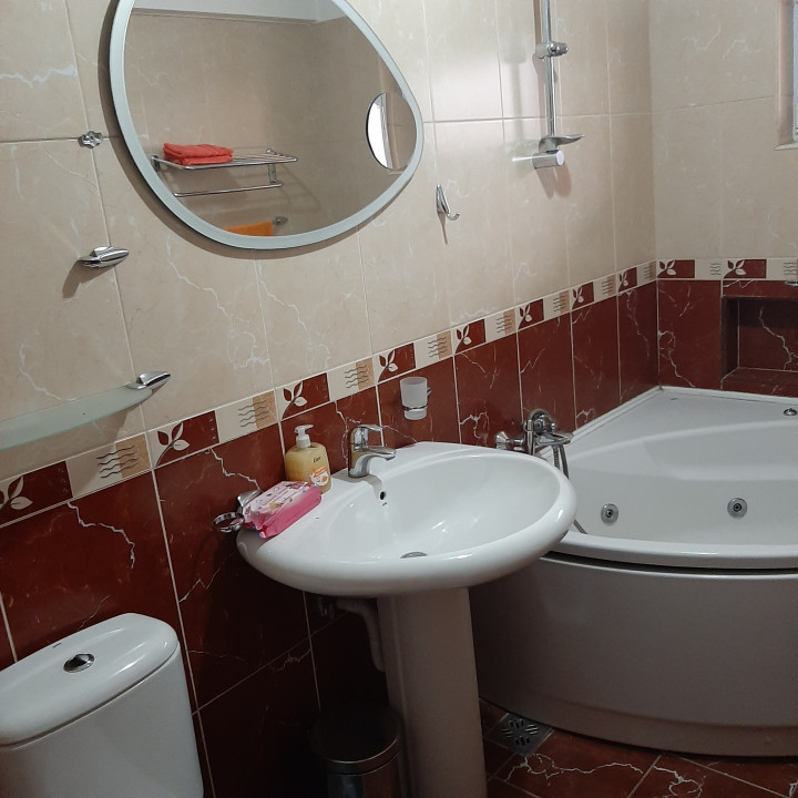 Vila compusa din ap 3 camere si garsoniera, cartierul Dr. Taberei, zona Moinesti