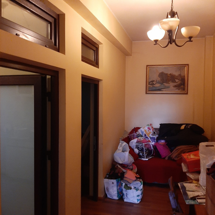 Vila compusa din ap 3 camere si garsoniera, cartierul Dr. Taberei, zona Moinesti
