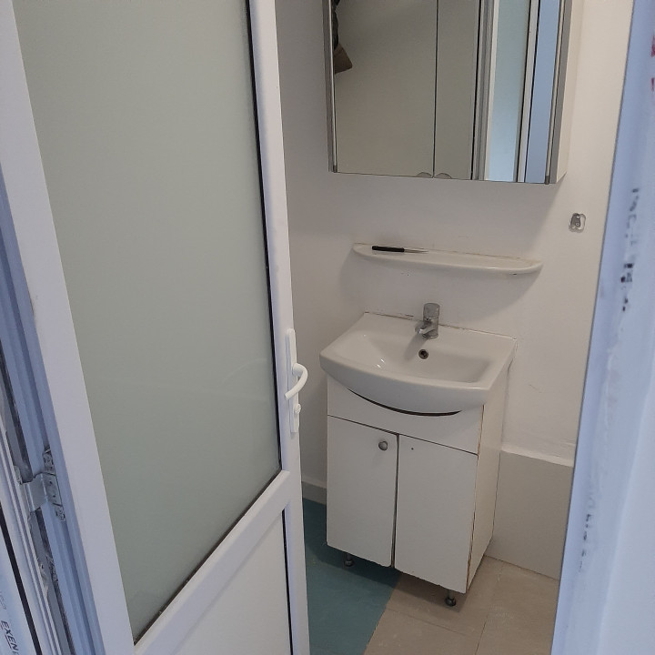 Casa batraneasca, renovara, zona Intersectiei str. Alexandriei cu Antiaeriana