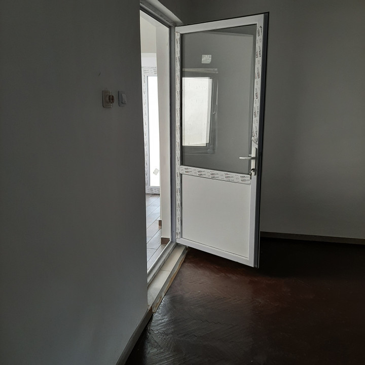 Casa batraneasca, renovara, zona Intersectiei str. Alexandriei cu Antiaeriana