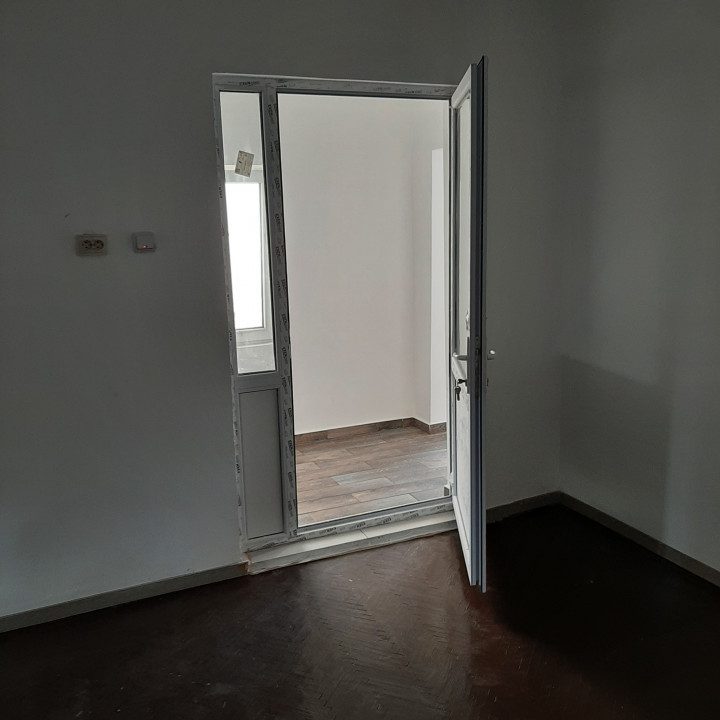 Casa batraneasca, renovara, zona Intersectiei str. Alexandriei cu Antiaeriana