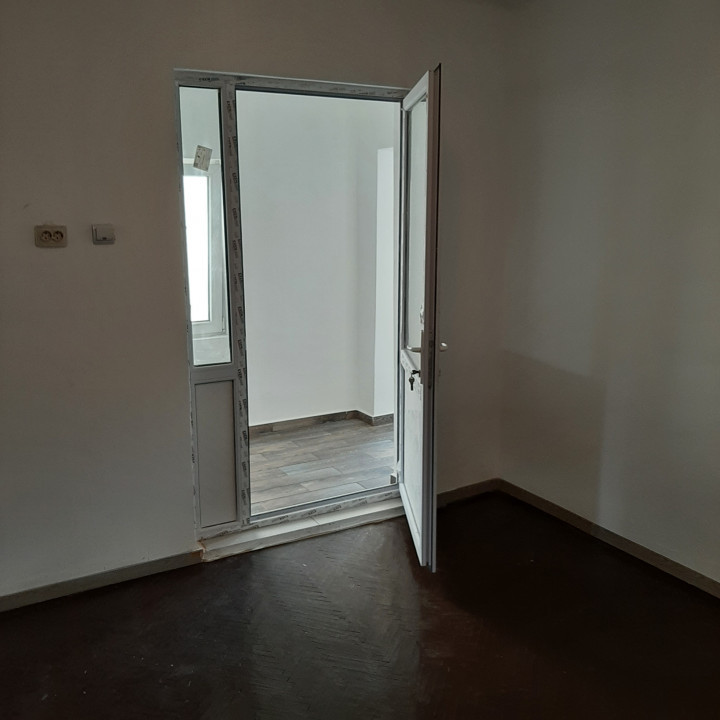 Casa batraneasca, renovara, zona Intersectiei str. Alexandriei cu Antiaeriana