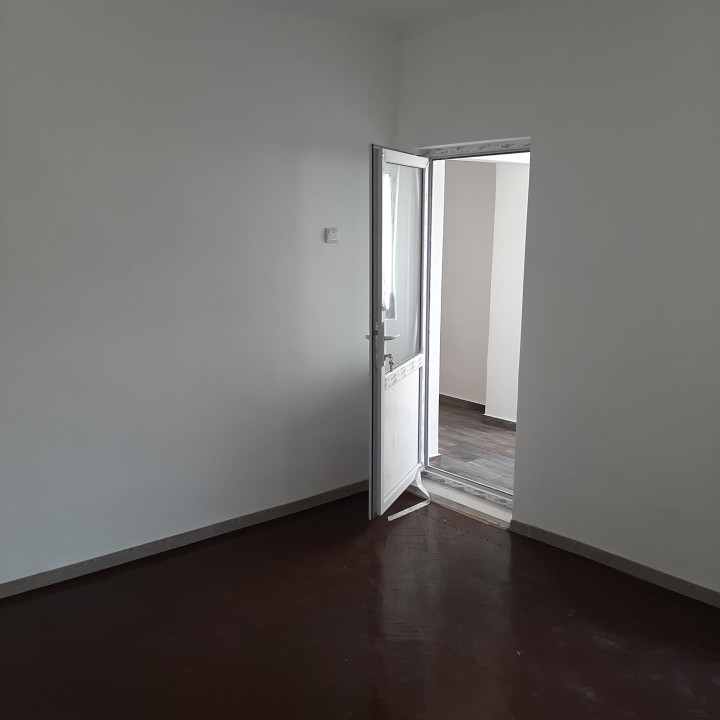 Casa batraneasca, renovara, zona Intersectiei str. Alexandriei cu Antiaeriana