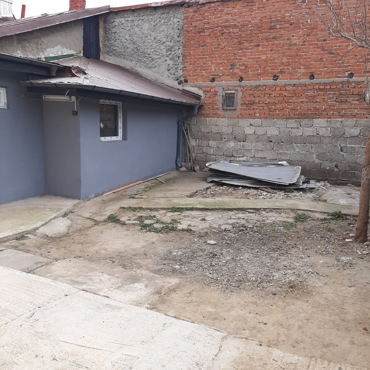 Casa batraneasca, renovara, zona Intersectiei str. Alexandriei cu Antiaeriana