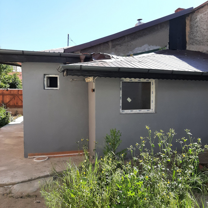 Casa batraneasca, renovara, zona Intersectiei str. Alexandriei cu Antiaeriana