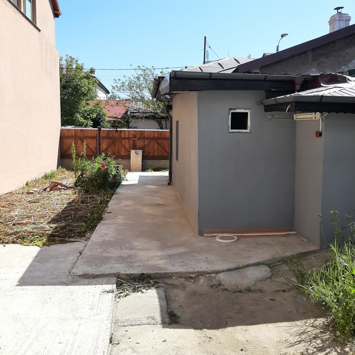 Casa batraneasca, renovara, zona Intersectiei str. Alexandriei cu Antiaeriana