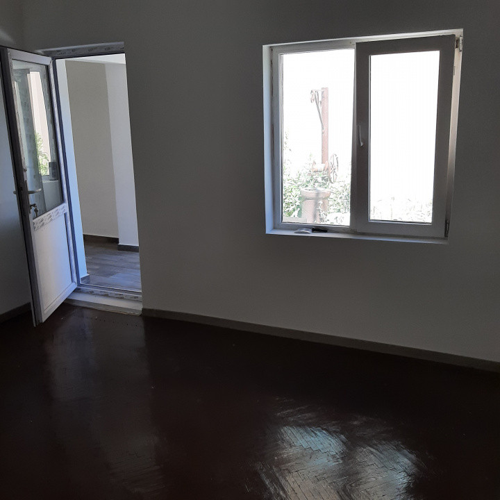 Casa batraneasca, renovara, zona Intersectiei str. Alexandriei cu Antiaeriana