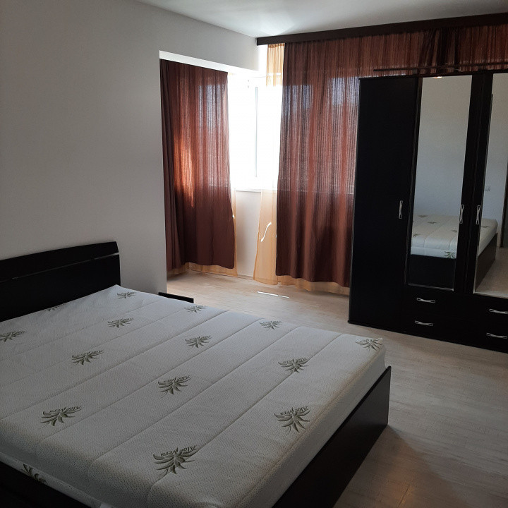 Trei camere, la intrare in cartierul Militati Residence, Auchan 