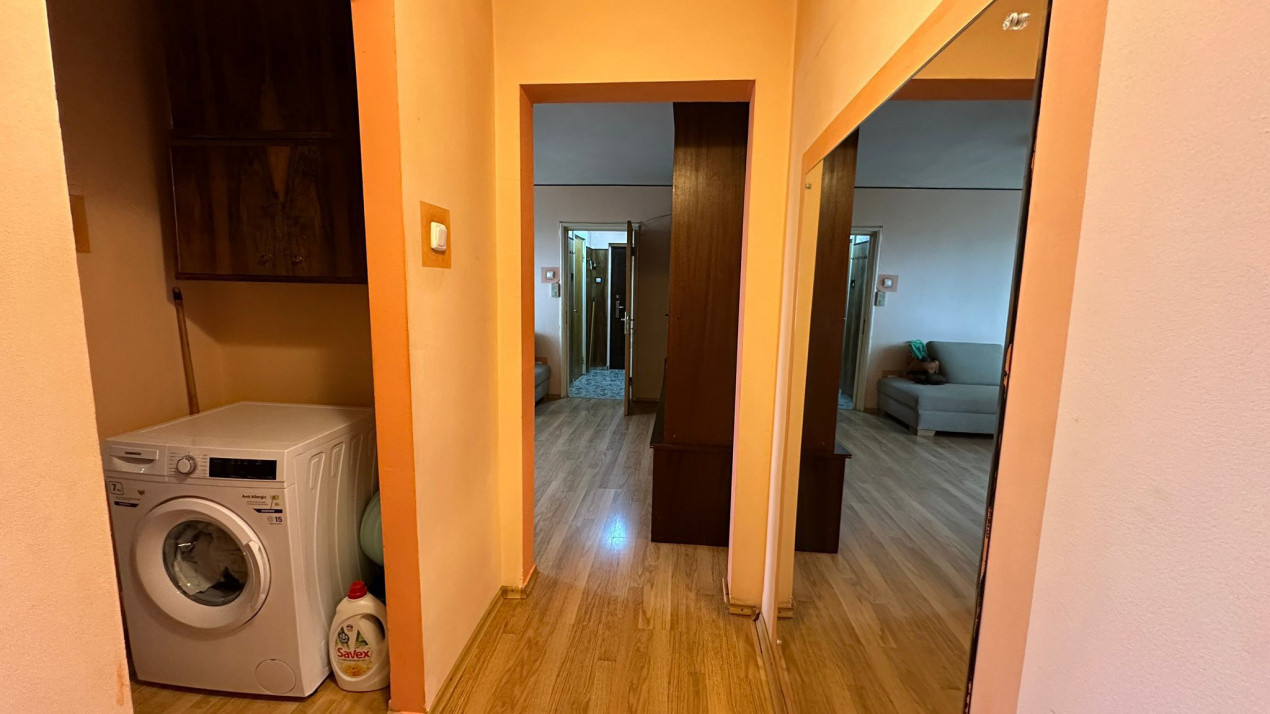 Trei camere, langa piata Moghioros si statia de metrou Tudor Vladmirescu