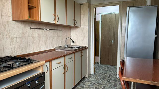 Trei camere, langa piata Moghioros si statia de metrou Tudor Vladmirescu