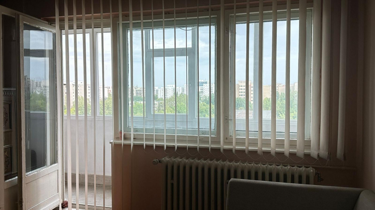 Trei camere, langa piata Moghioros si statia de metrou Tudor Vladmirescu
