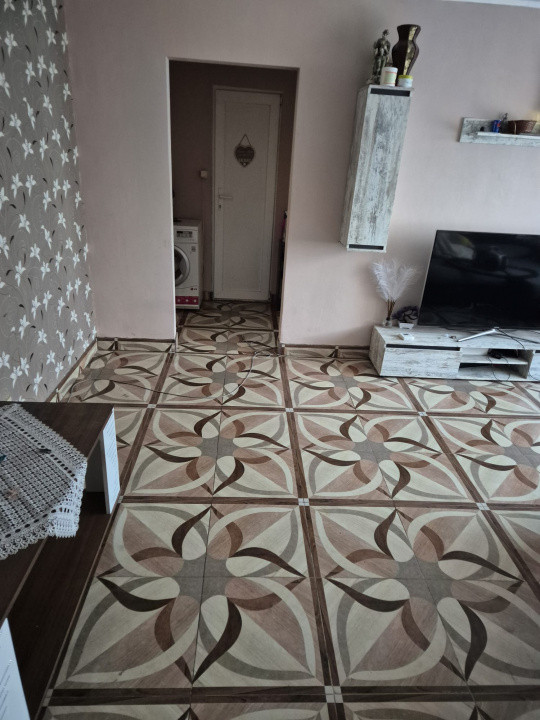 Trei camere cartierul Dr. Taberei, zona metrou Raul Doamnei.