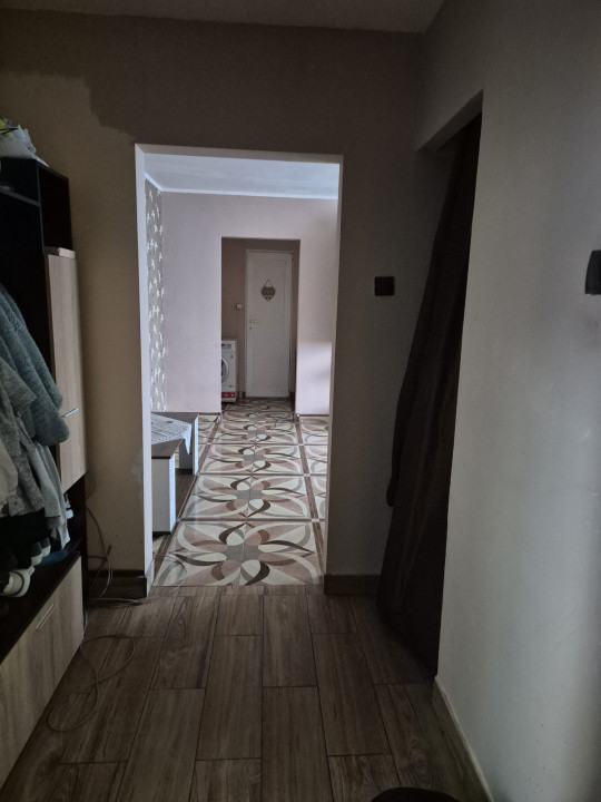 Trei camere cartierul Dr. Taberei, zona metrou Raul Doamnei.