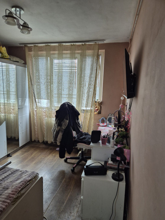 Trei camere cartierul Dr. Taberei, zona metrou Raul Doamnei.