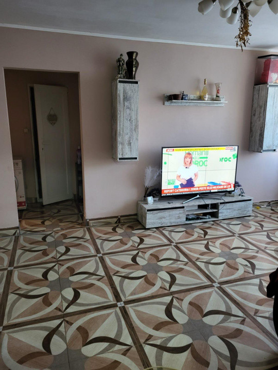 Trei camere cartierul Dr. Taberei, zona metrou Raul Doamnei.