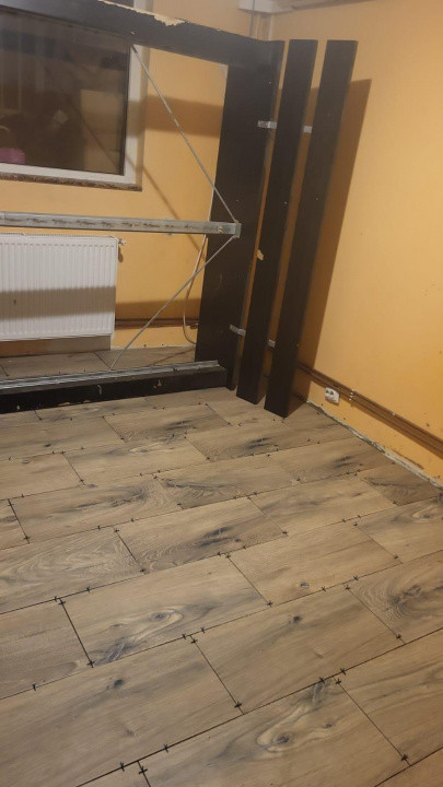 Trei camere cartierul Dr. Taberei, zona metrou Raul Doamnei.