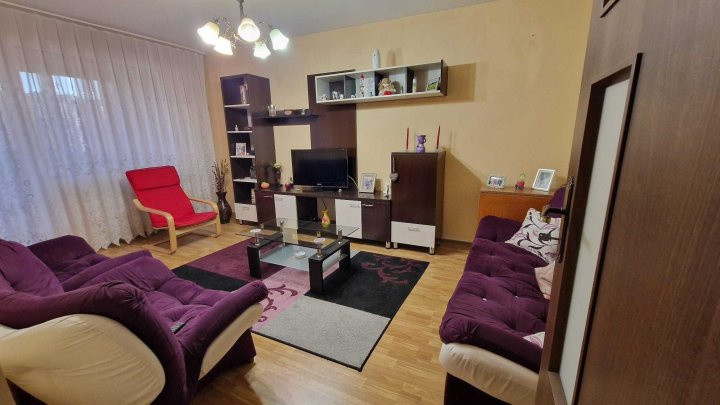 Vanzare 3 Camere Militari